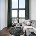 Stylish Loft, Steps To Downtown, Fast Wi-Fi