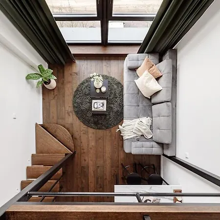 公寓 Modern Loft Walk To Center Fast Wi-fi