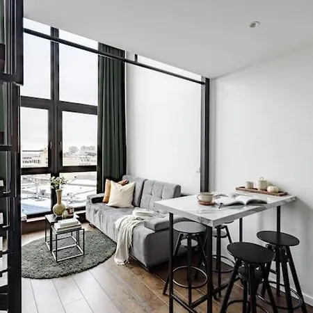 Apartment Modern Loft Walk To Center Fast Wi-fi