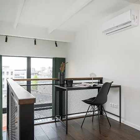 Modern Loft Walk To Center Fast Wi-fi Apartment *