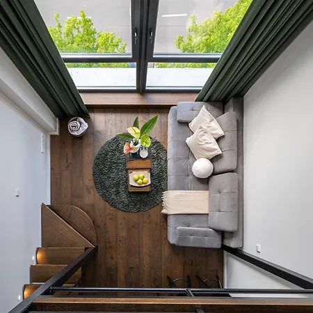 Modern Loft Walk To Center Fast Wi-fi Apartment *