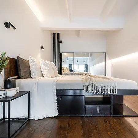 Modern Loft Walk To Center Fast Wi-fi 公寓 *