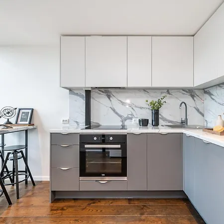 Apartment Modern Loft Walk To Center Fast Wi-fi *