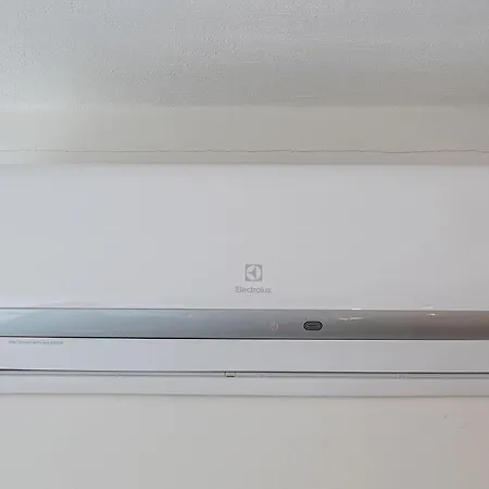 Modern Loft Walk To Center Fast Wi-fi