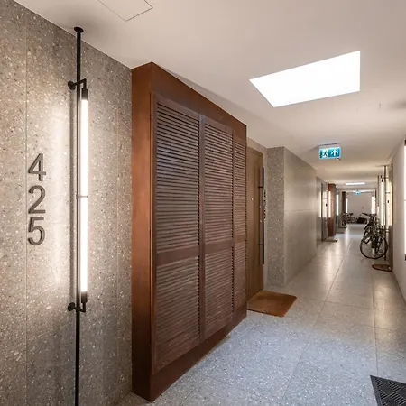 Modern Loft Walk To Center Fast Wi-fi