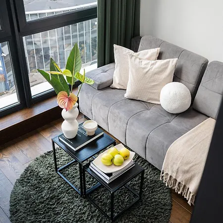 Modern Loft Walk To Center Fast Wi-fi *