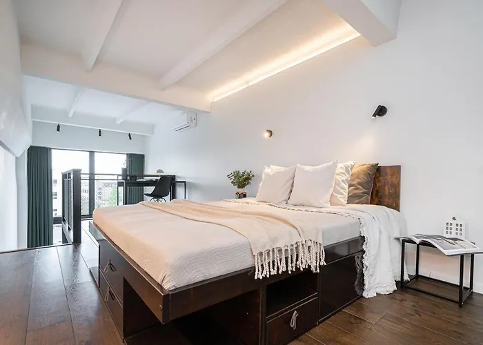 Modern Loft Walk To Center Fast Wi-fi