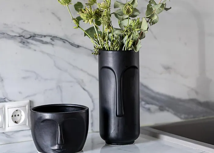 Modern Loft Walk To Center Fast Wi-fi *