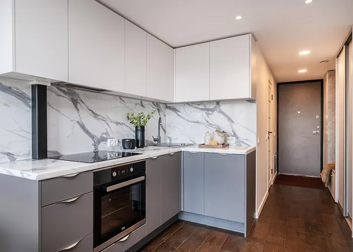 Modern Loft Walk To Center Fast Wi-fi *