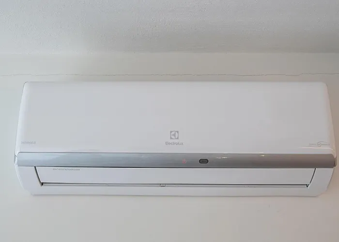 Modern Loft Walk To Center Fast Wi-fi