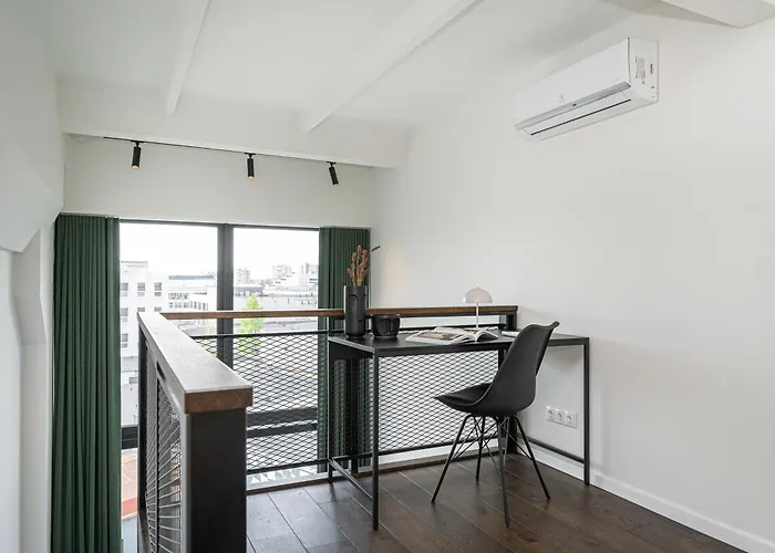 Modern Loft Walk To Center Fast Wi-fi 아파트 *