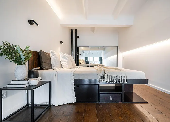 Modern Loft Walk To Center Fast Wi-fi 아파트 *